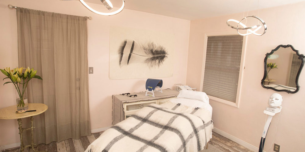 Lindas Glow Treatment Room